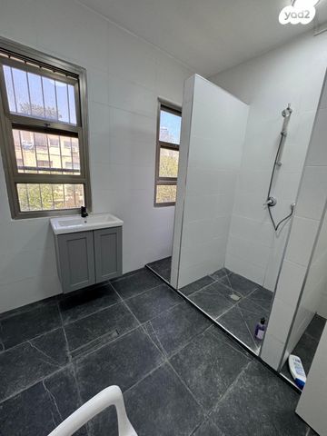 כללי, החלוץ, שוק תלפיות, חיפה