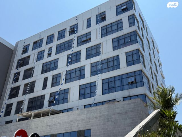 משרדים, חולון