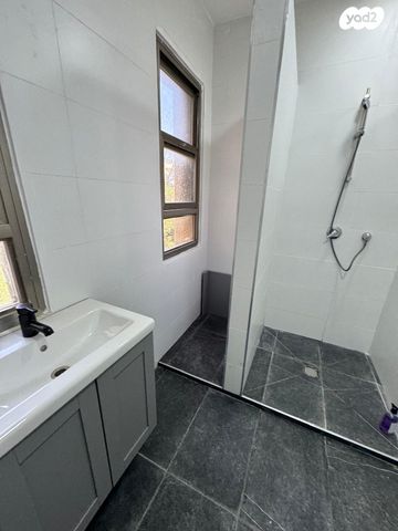 כללי, החלוץ, שוק תלפיות, חיפה