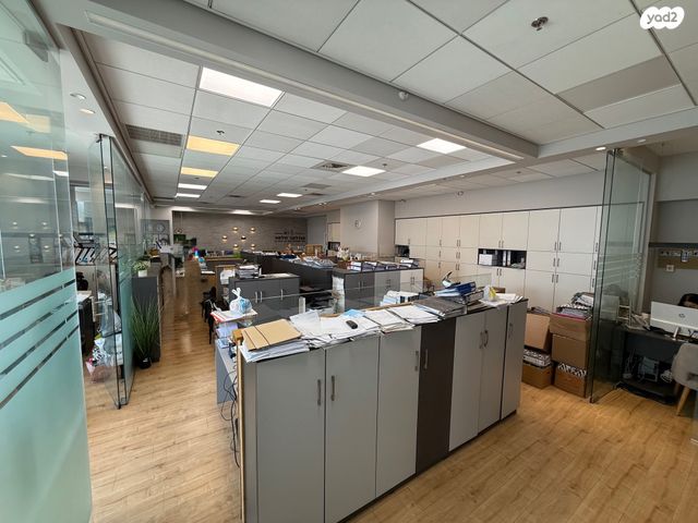 משרדים, חולון