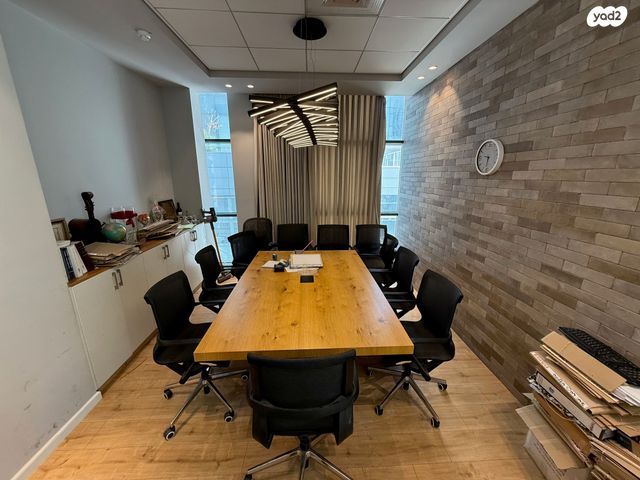 משרדים, חולון