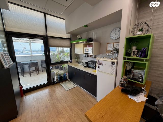 משרדים, חולון