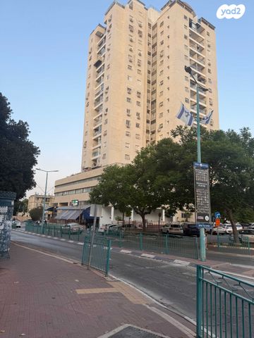 שמחה הולצברג 16