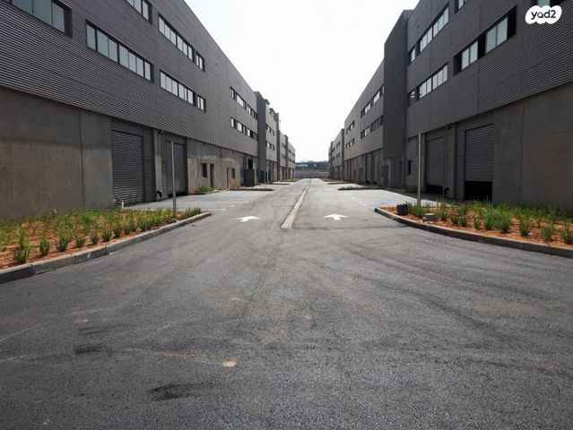 אזור תעשיה מעויין שורק, מרכז עסקים שורק