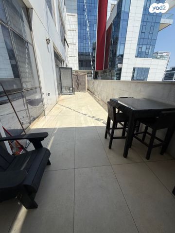 משרדים, חולון