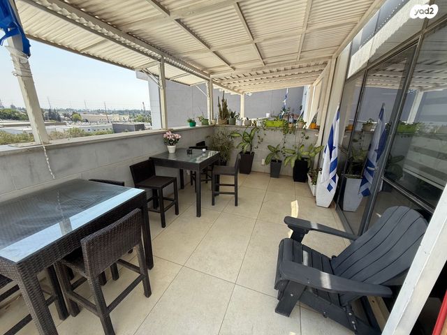 משרדים, חולון