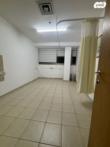 בניין משרדים, שמחה הולצברג 16, נאות שמיר, רמלה