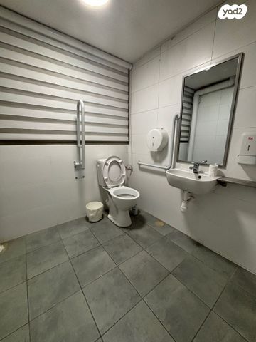 בניין משרדים, שמחה הולצברג 16, נאות שמיר, רמלה