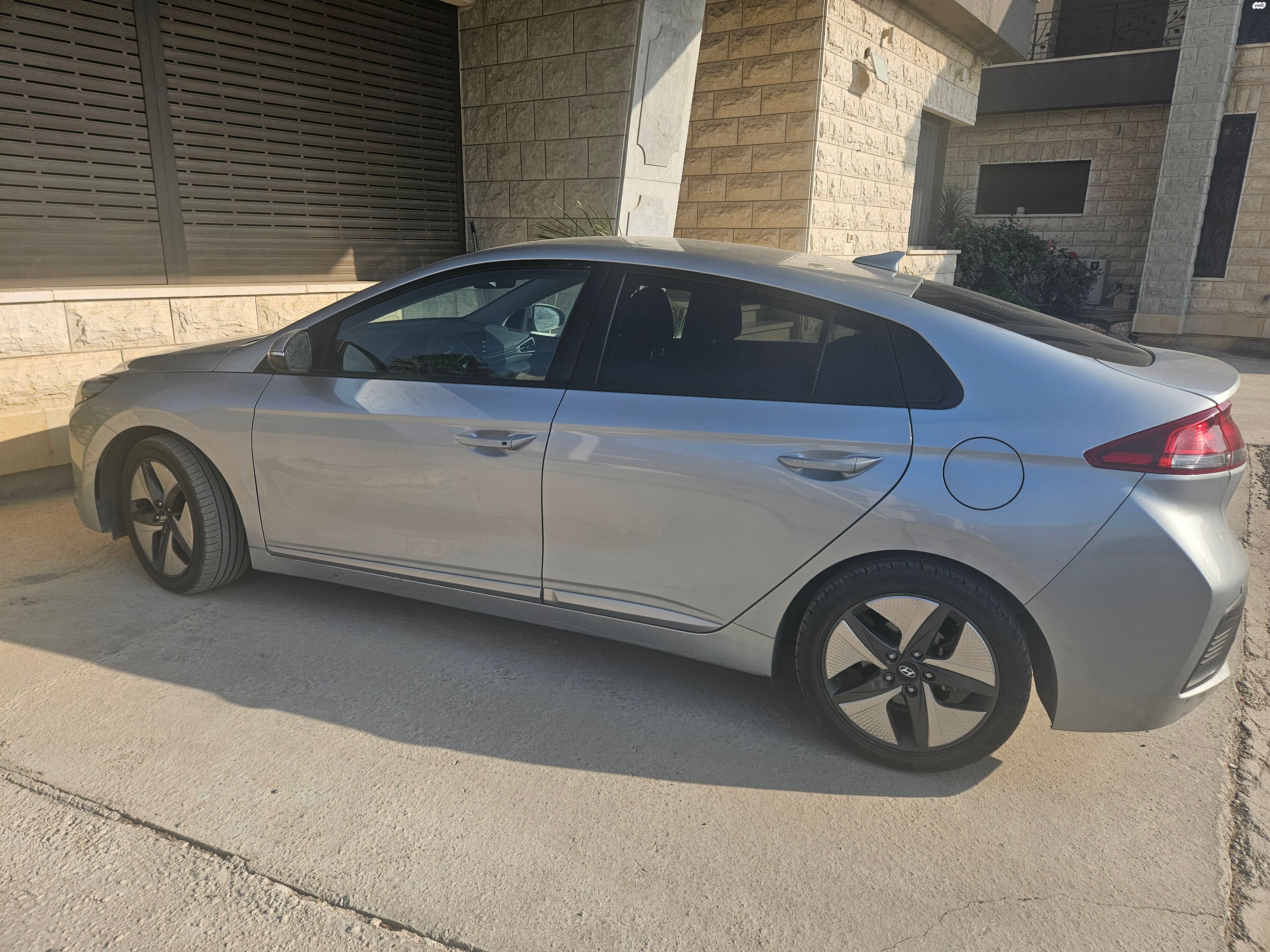 מודעת רכב יונדאי איוניק