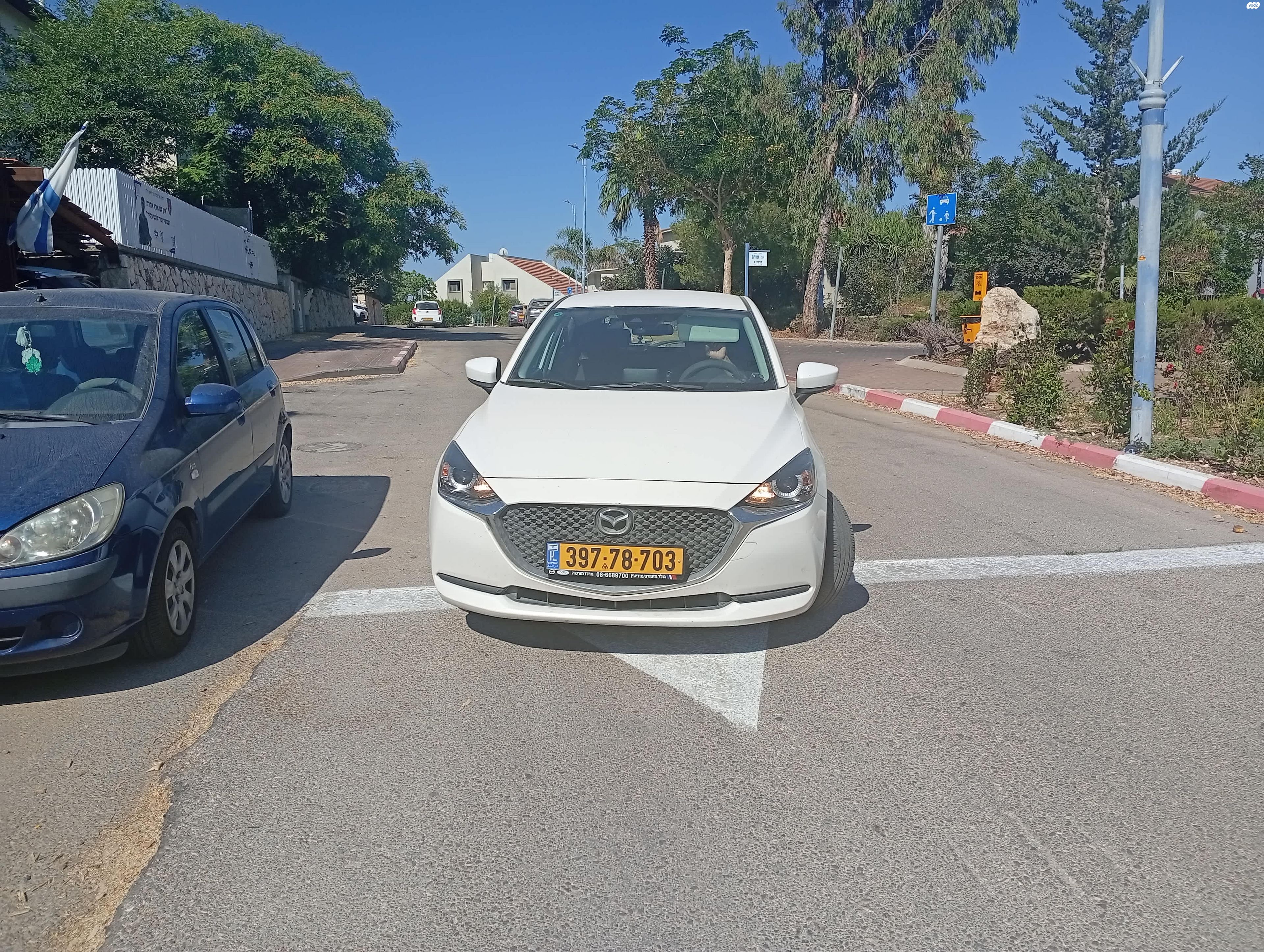 מודעת רכב מאזדה 2