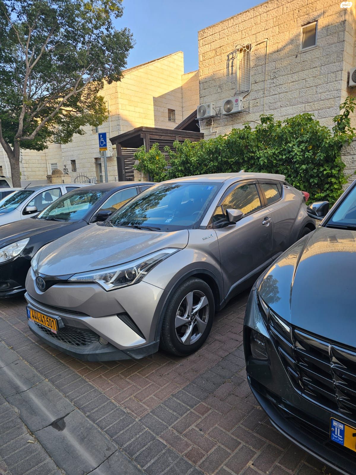 מודעת רכב טויוטה C-HR