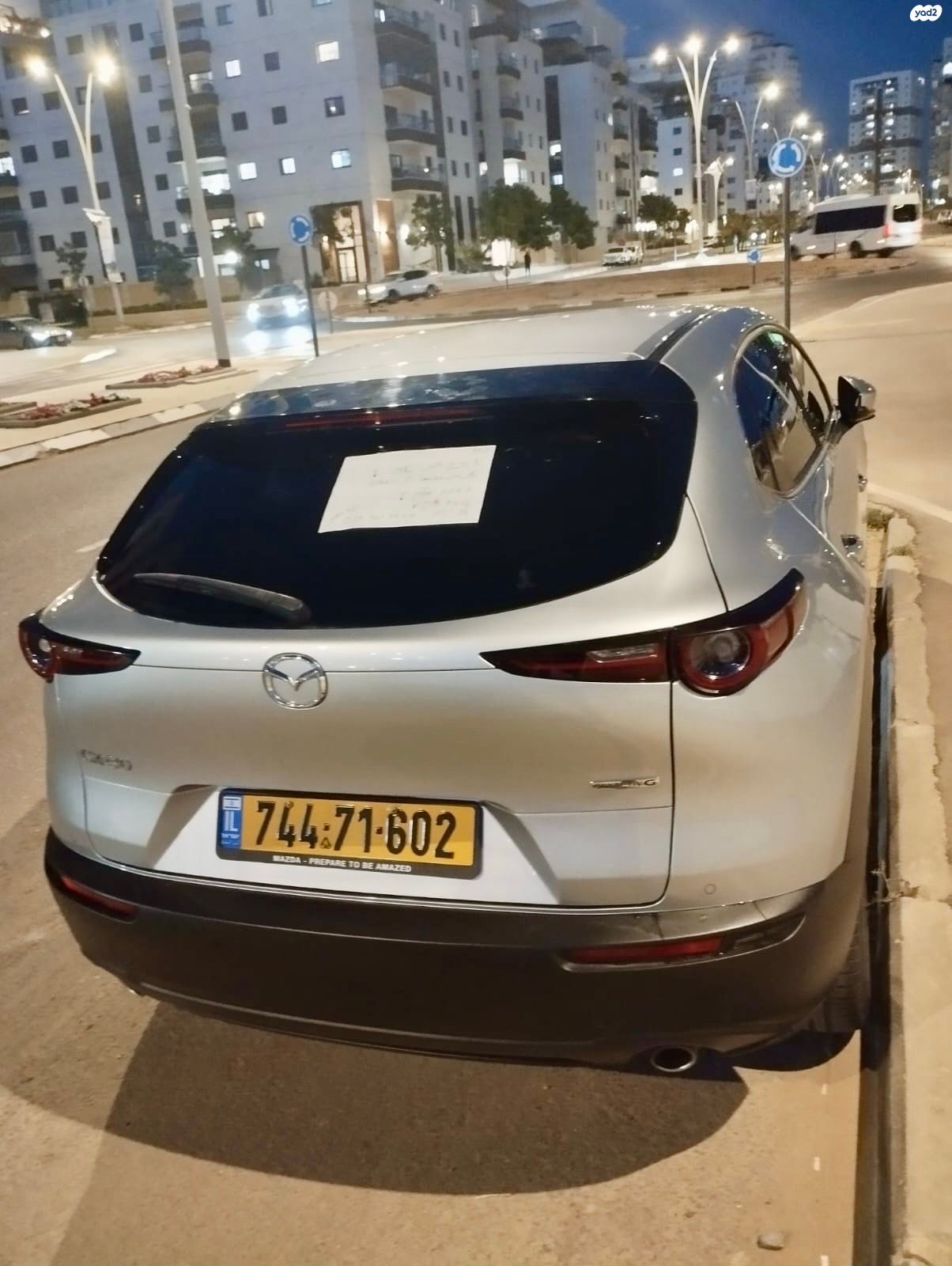 מודעת רכב מאזדה CX-30