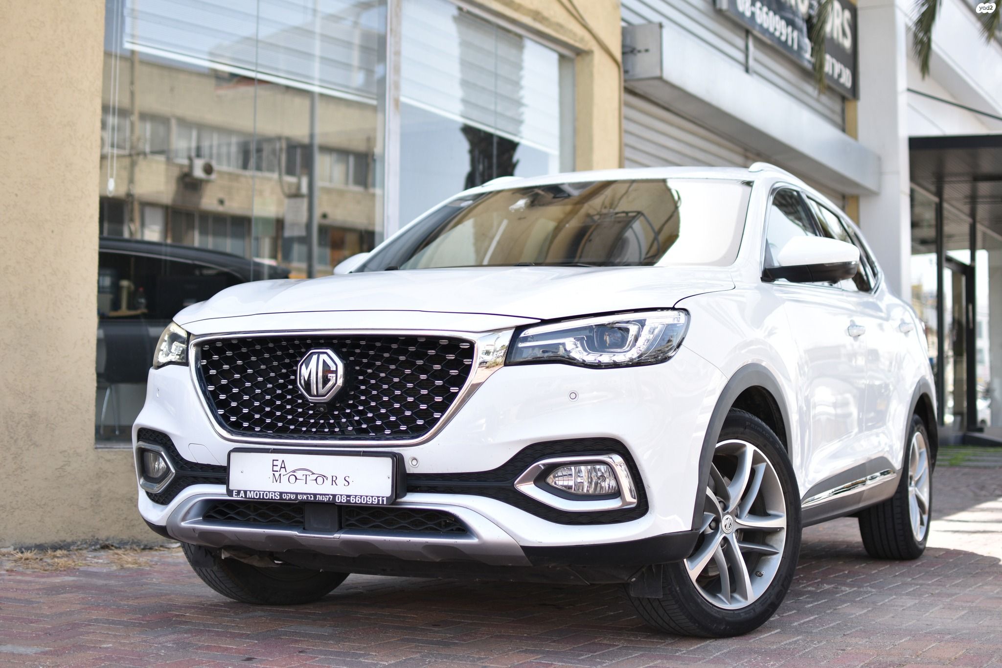 מודעת רכב אם ג'י EHS PHEV