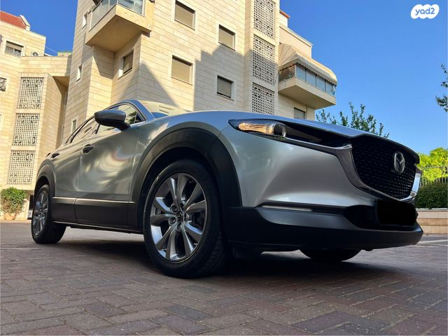 מודעת רכב מאזדה CX-30