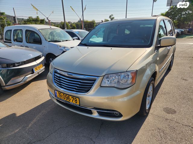 מודעת רכב קרייזלר גראנד וויאג'ר