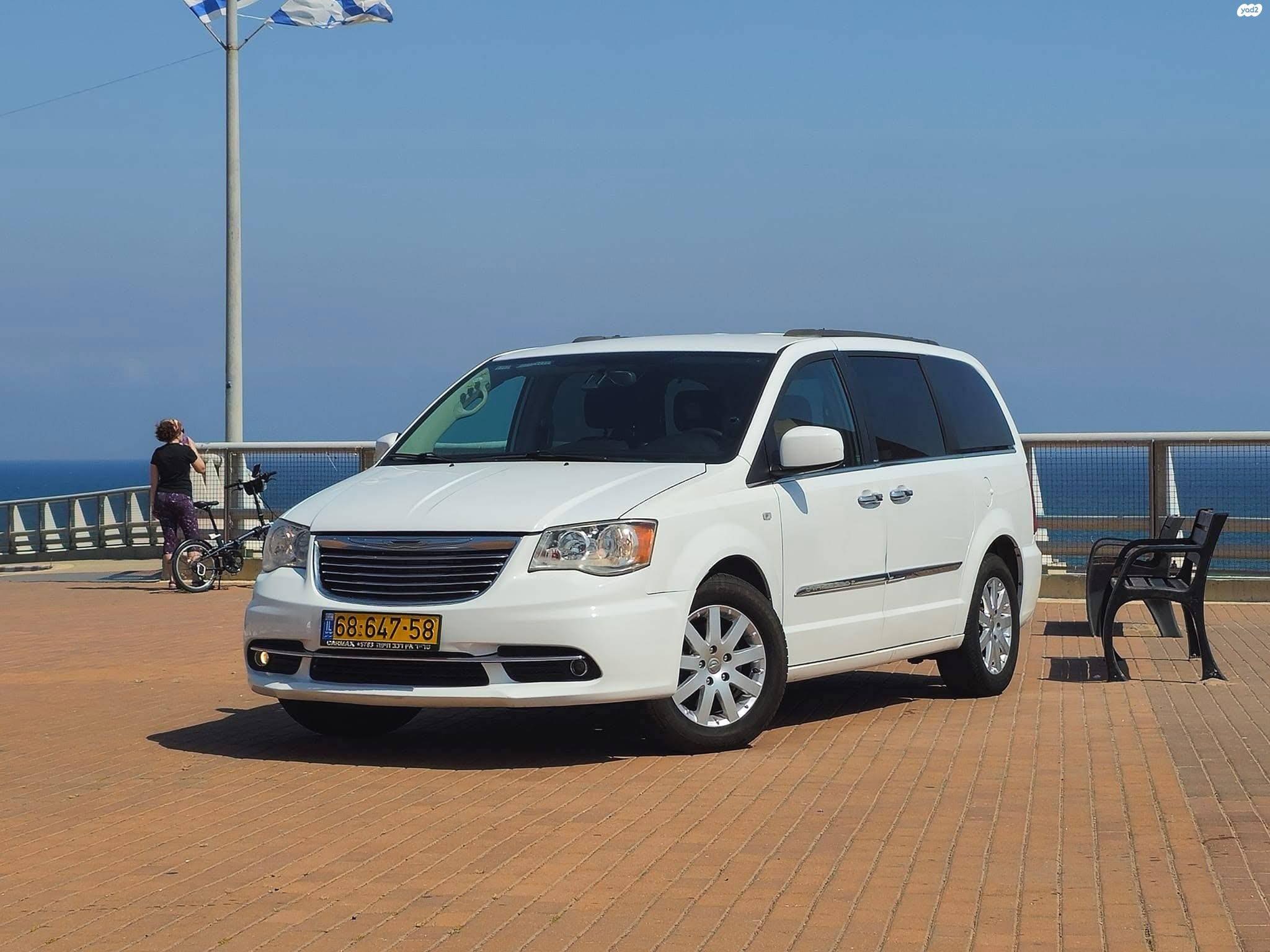 מודעת רכב קרייזלר גראנד וויאג'ר