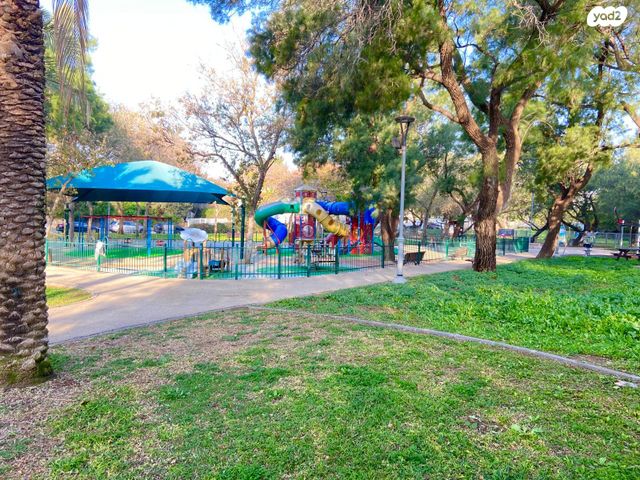 מגרשים, תל ברוך, תל אביב יפו