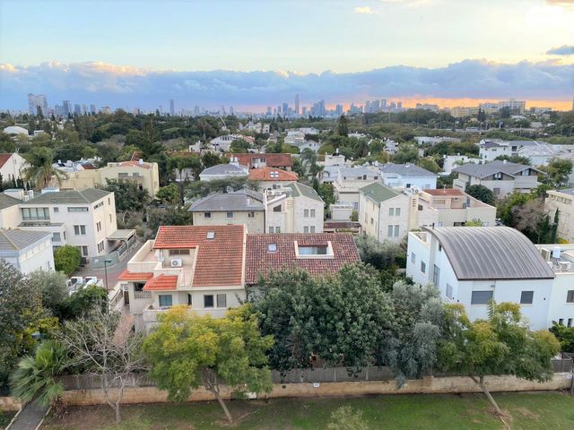 מגרשים, תל ברוך, תל אביב יפו