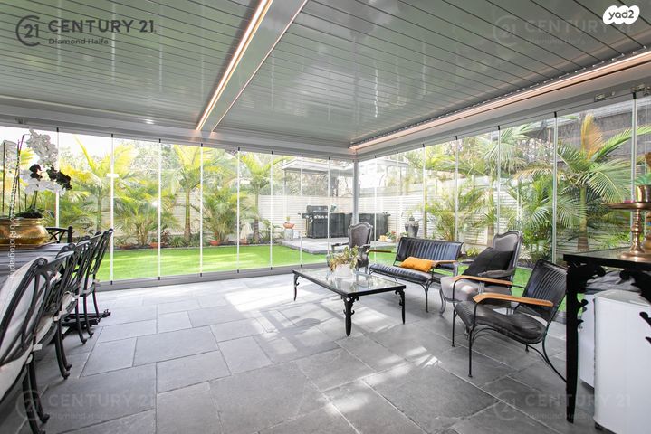 דירת גן, כיכר היינריך היינה, מרכז הכרמל, חיפה