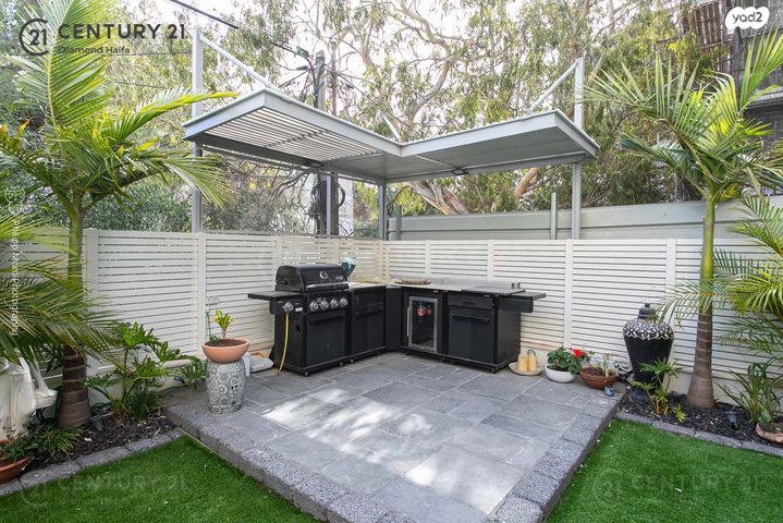 דירת גן, כיכר היינריך היינה, מרכז הכרמל, חיפה