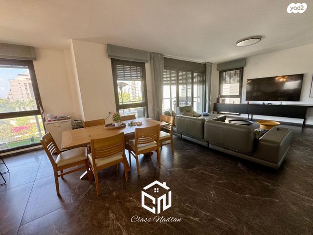 גג/ פנטהאוז, הביל"ויים, אזור הבילויים, רמת גן