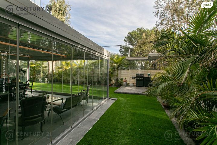 דירת גן, כיכר היינריך היינה, מרכז הכרמל, חיפה