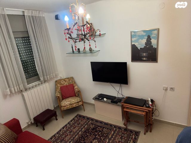 דירה, אברהם פררה, הולילנד, ירושלים