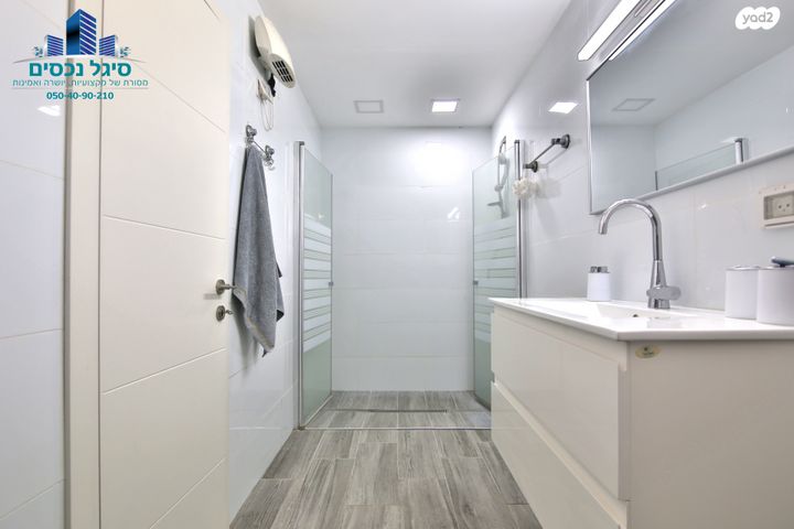 דו משפחתי, קרית אתא