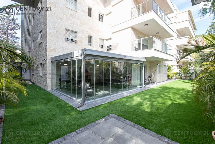 דירת גן, כיכר היינריך היינה, מרכז הכרמל, חיפה