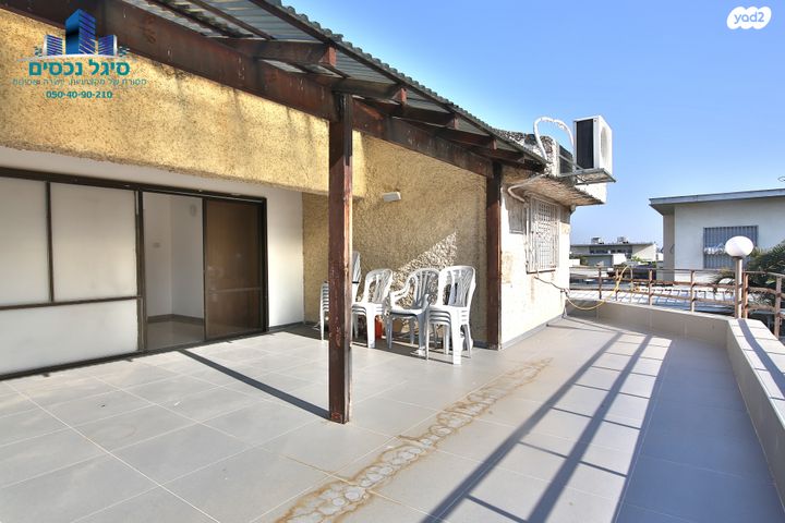 דו משפחתי, קרית אתא