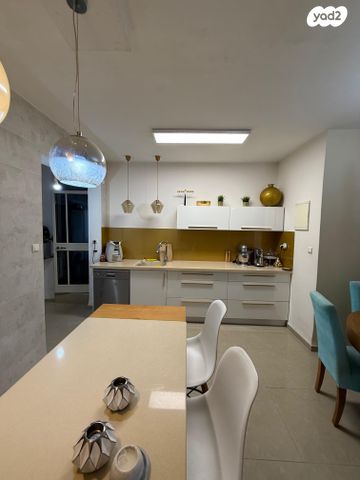 דירת גן, שדרות קיש, כרמל מרכזי - שד' קיש, חיפה