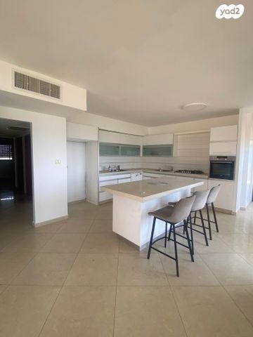 גג/ פנטהאוז, הצוללים, רובע ד', אשדוד