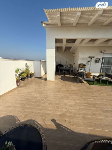 גג/ פנטהאוז, הזמיר 68, נהריה הירוקה, נהריה