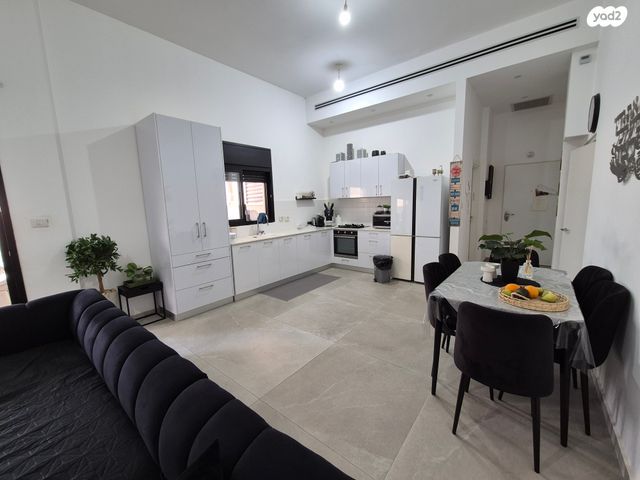 דירת גן, יהדות איטליה, רמת יורם, נתיבות