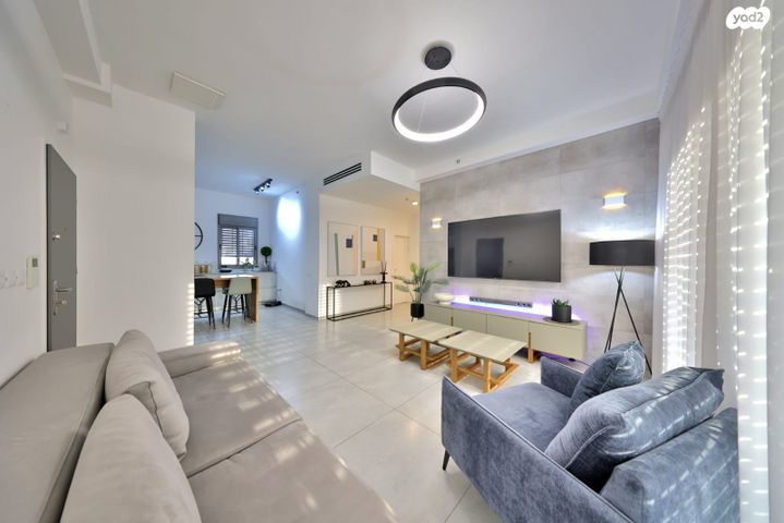 דירה, יפה ירקוני, משכנות האומנים, קרית מוצקין