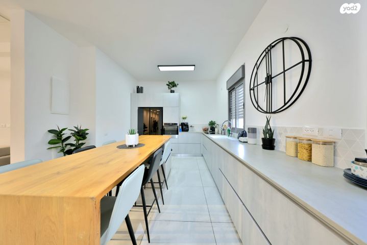 דירה, יפה ירקוני, משכנות האומנים, קרית מוצקין