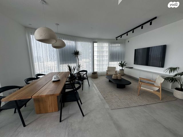 דירה, גרציאני יצחק 10, גני שרונה, קרית הממשלה, תל אביב יפו