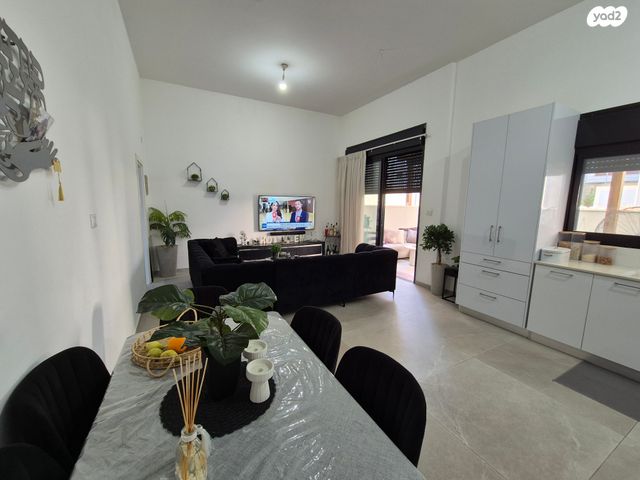 דירת גן, יהדות איטליה, רמת יורם, נתיבות