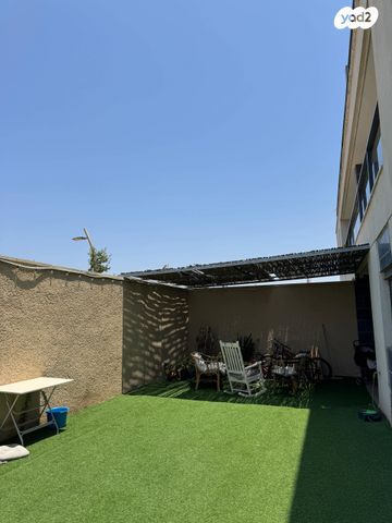 דירת גן, פרדסיה, פרדסיה