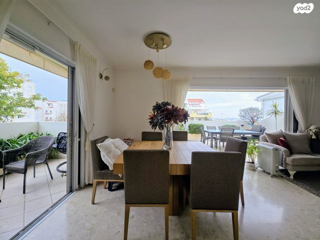 קרית הפרחים - 2005