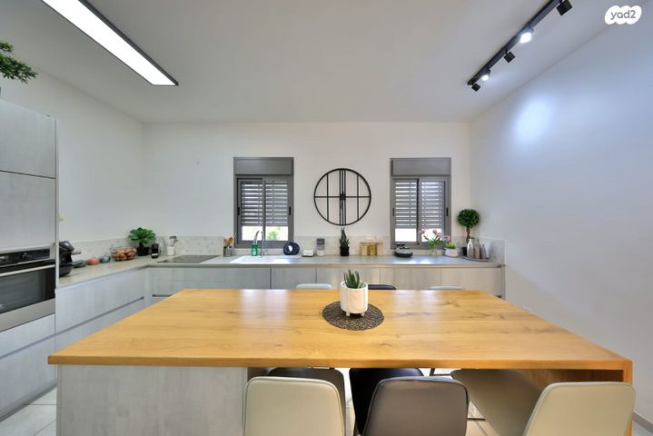 דירה, יפה ירקוני, משכנות האומנים, קרית מוצקין