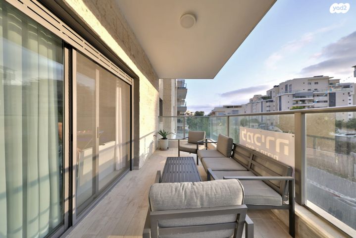 דירה, יפה ירקוני, משכנות האומנים, קרית מוצקין