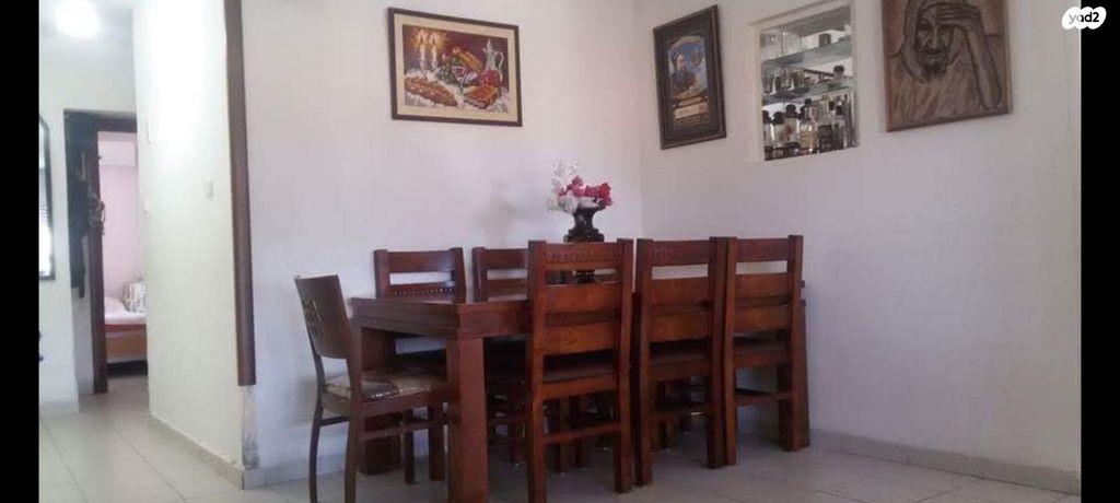 דירה, מעלה אדומים