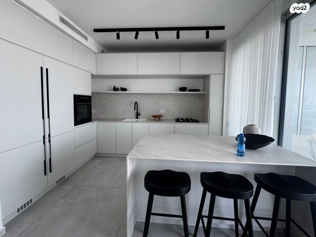 דירה, גרציאני יצחק 10, גני שרונה, קרית הממשלה, תל אביב יפו