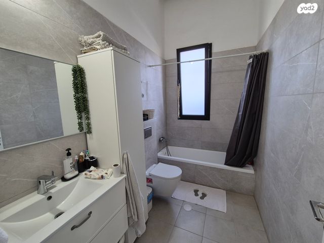 דירת גן, יהדות איטליה, רמת יורם, נתיבות