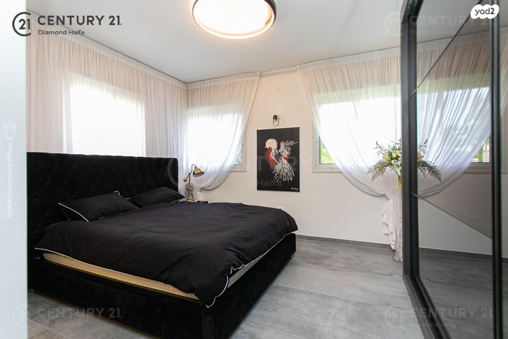 דירת גן, כיכר היינריך היינה, מרכז הכרמל, חיפה