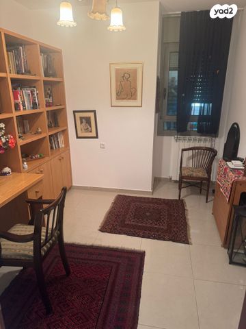 דירה, אברהם פררה, הולילנד, ירושלים