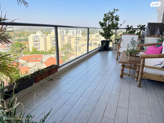 דירה, רחובות החדשה, רחובות