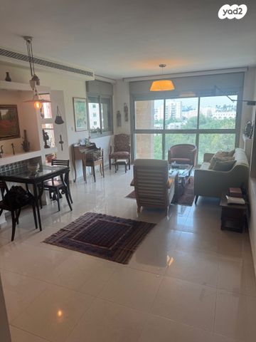 דירה, אברהם פררה, הולילנד, ירושלים