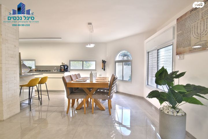 דו משפחתי, קרית אתא